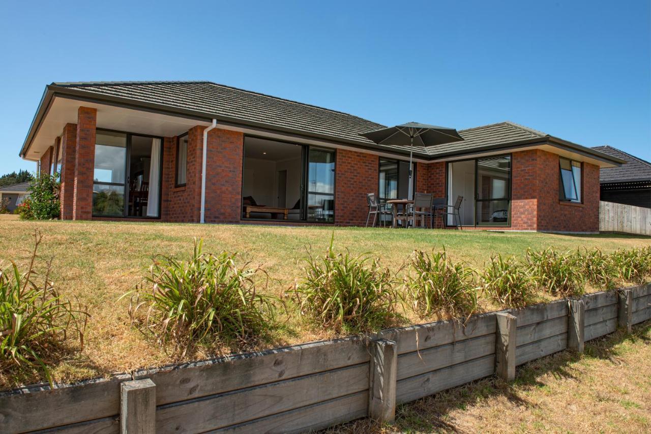 The Waterfront Ruakaka - Ruakaka Holiday Home エクステリア 写真