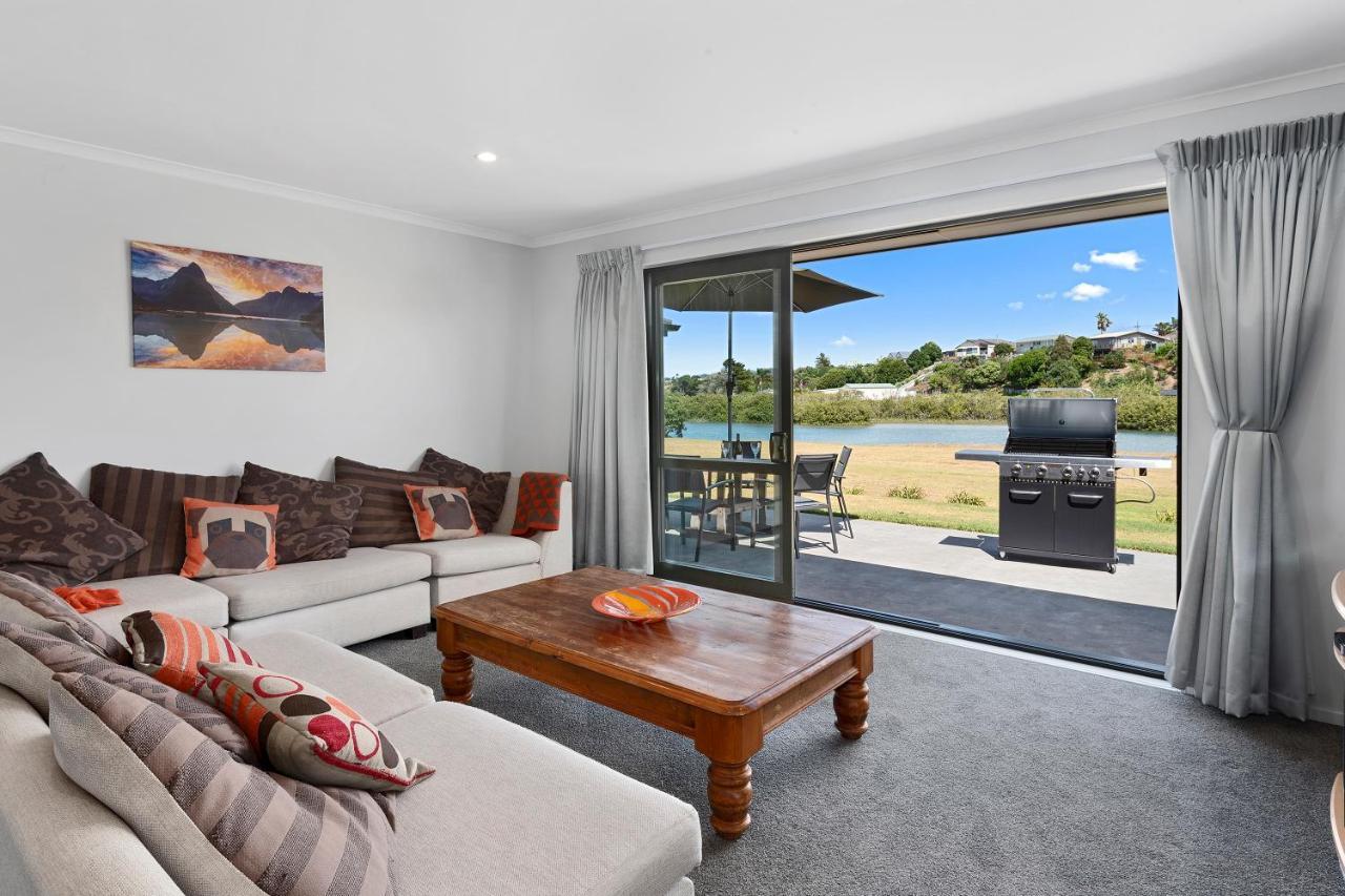 The Waterfront Ruakaka - Ruakaka Holiday Home エクステリア 写真