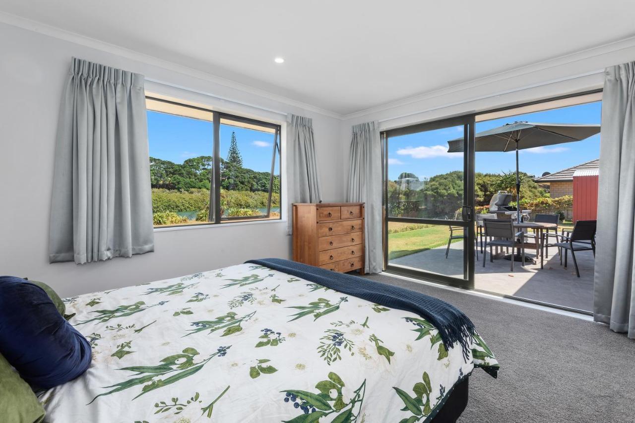 The Waterfront Ruakaka - Ruakaka Holiday Home エクステリア 写真