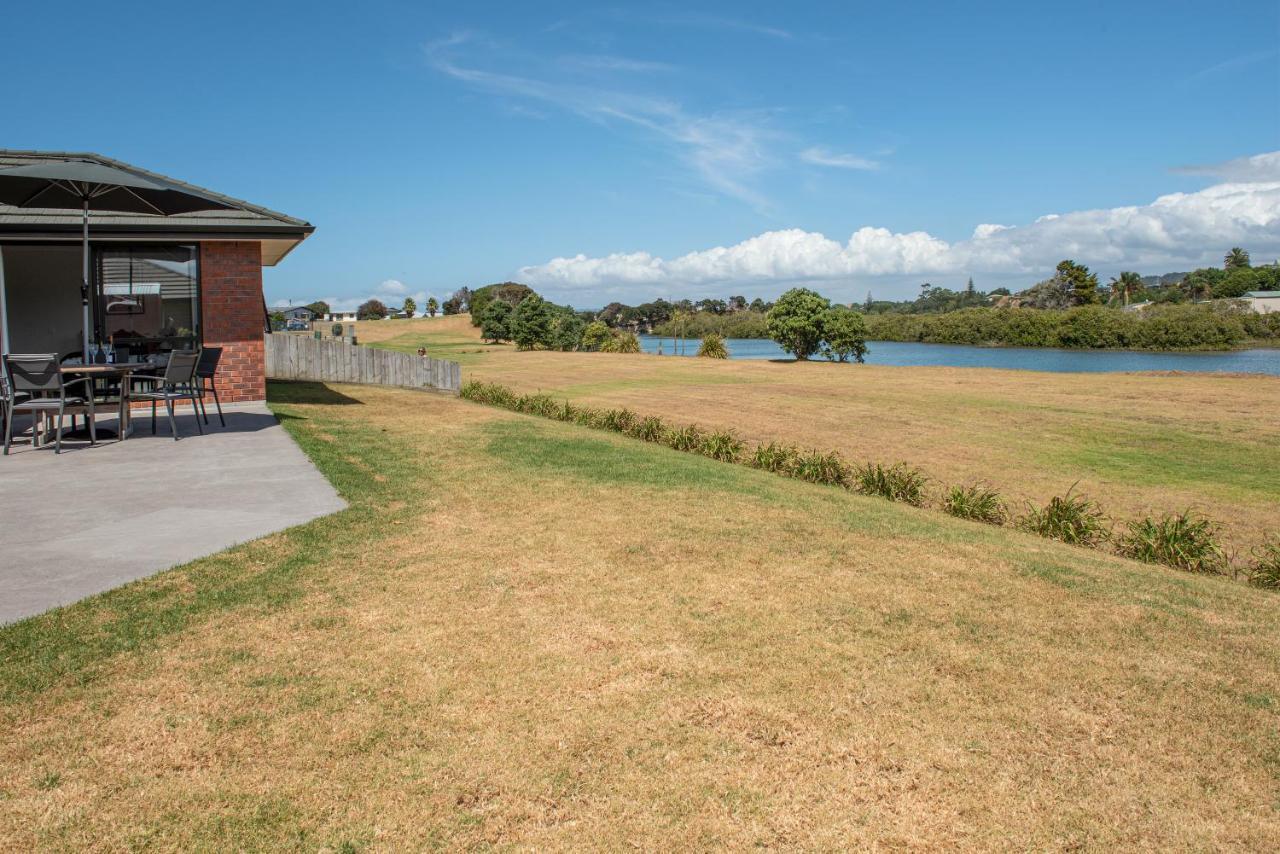 The Waterfront Ruakaka - Ruakaka Holiday Home エクステリア 写真