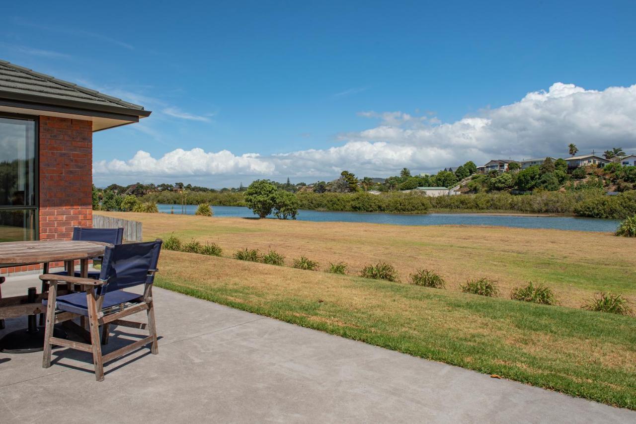 The Waterfront Ruakaka - Ruakaka Holiday Home エクステリア 写真