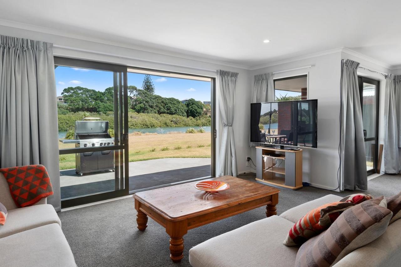 The Waterfront Ruakaka - Ruakaka Holiday Home エクステリア 写真