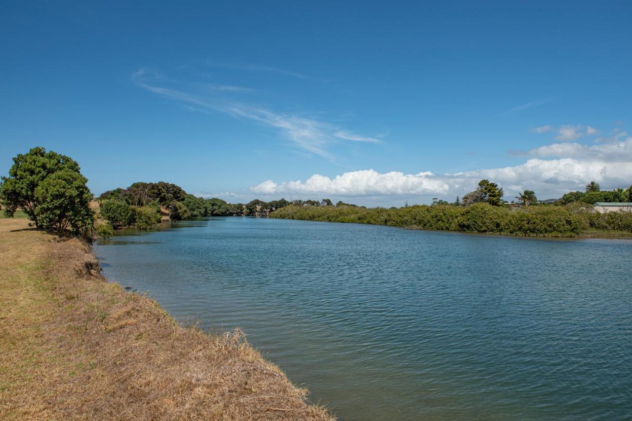 The Waterfront Ruakaka - Ruakaka Holiday Home エクステリア 写真